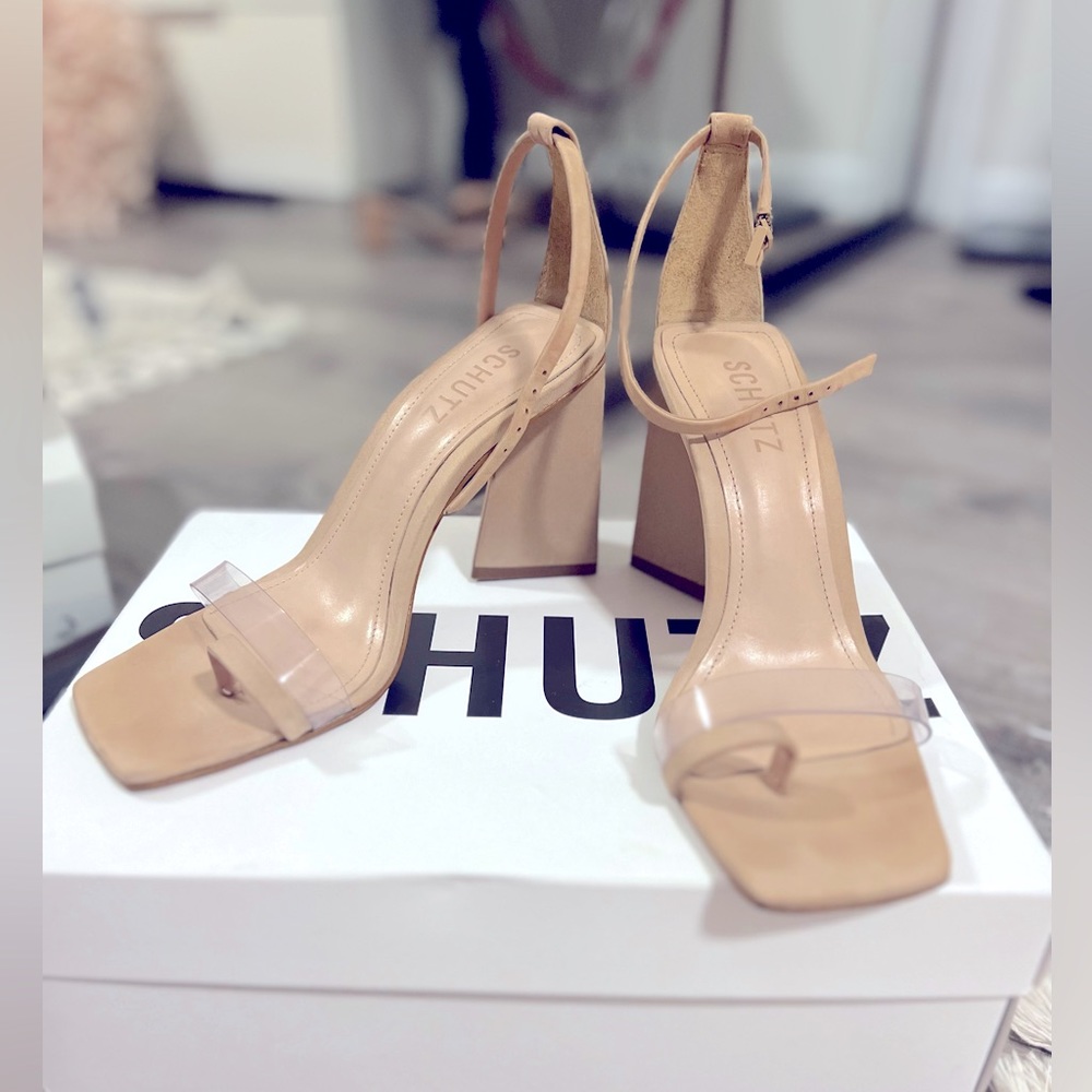 AVVA VINYL & SUEDE SANDAL IN HONEY BEIGE